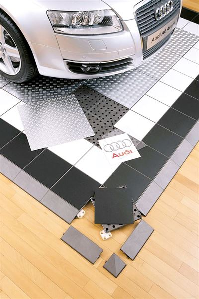 PromoDek gulvdisplay - Perfekt til showrooms og pop-up events